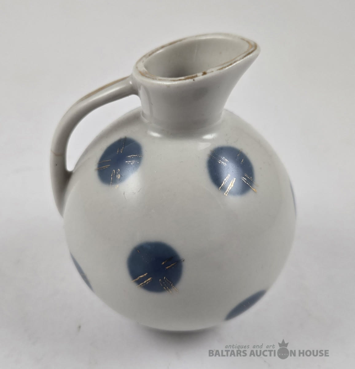 Maza porcelāna vāzīte